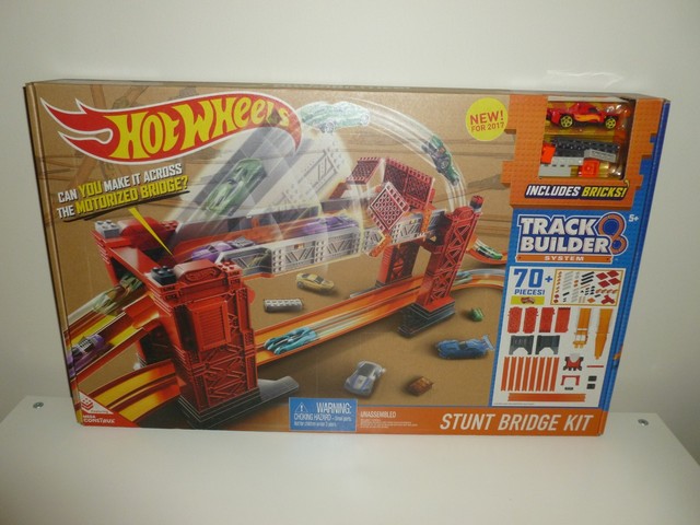 hot wheels track builder stunt
