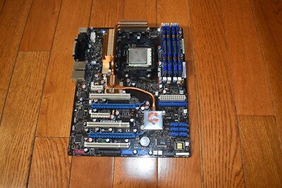 ASUS Crosshair Extreme FIRST production MB ASUS ROG Kingston 4GB Athlon X2 6000+
