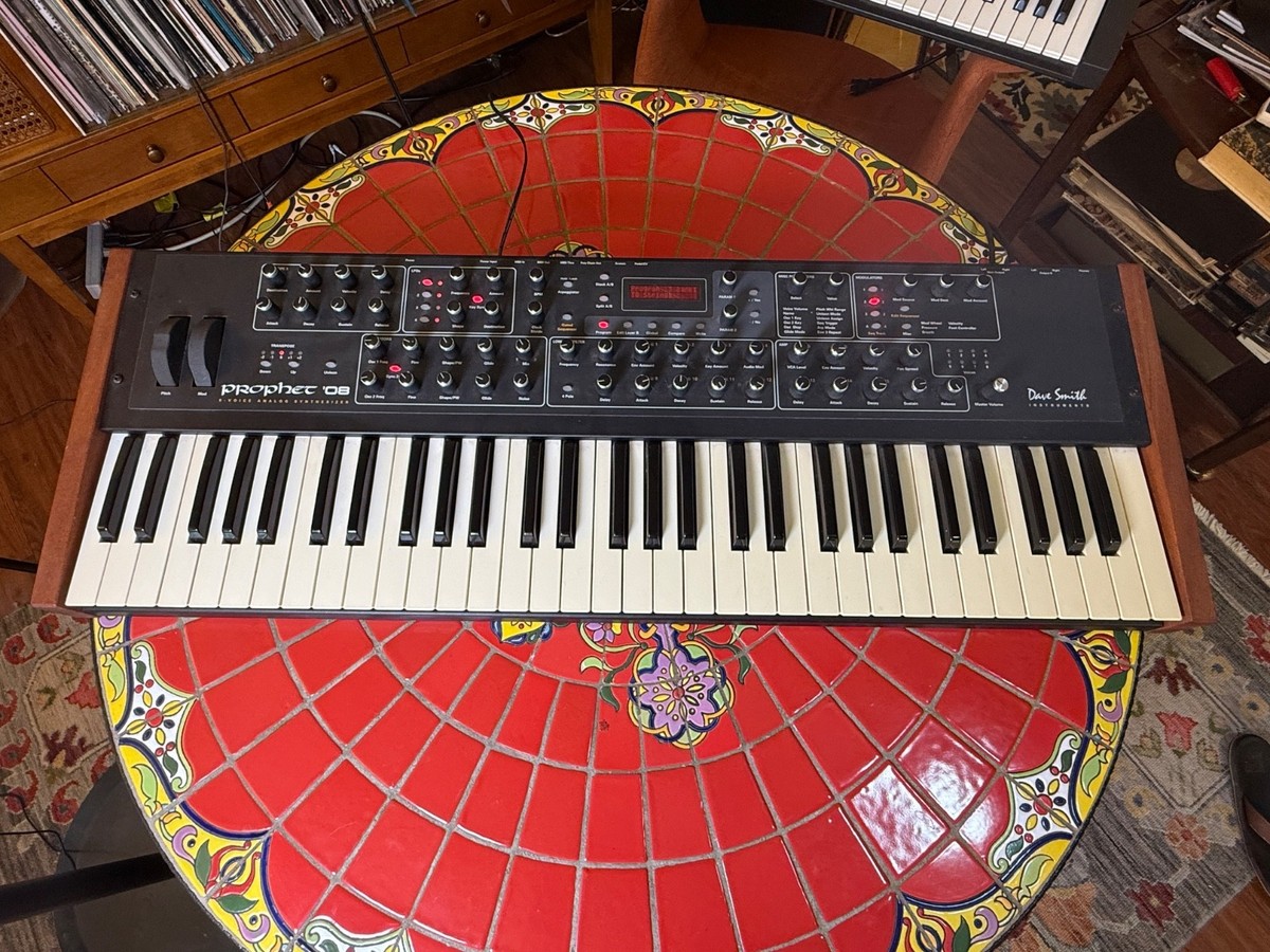 Sequential / Dave Smith Instruments Prophet 08 PE 61-Key 8-Voice