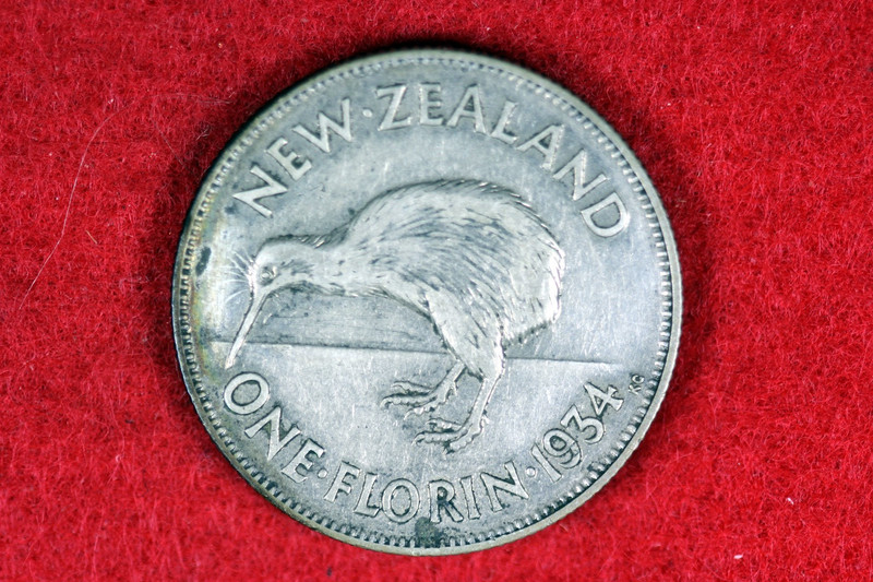 1934 - New Zealand One Florin Coin!!  #H13173