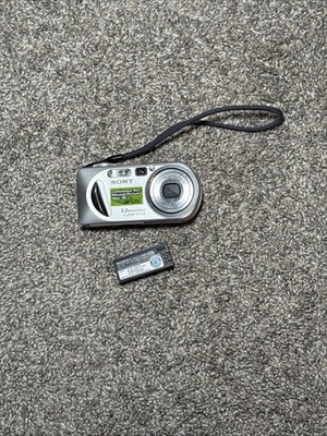 Sony Cybershot DSC-P8 3.2MP Compact Digital Camera Silver Untested