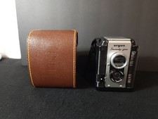 1950s ARGUS SEVENTY FIVE CAMERA w/GE Stroboflash , 9 BULBs  leather case