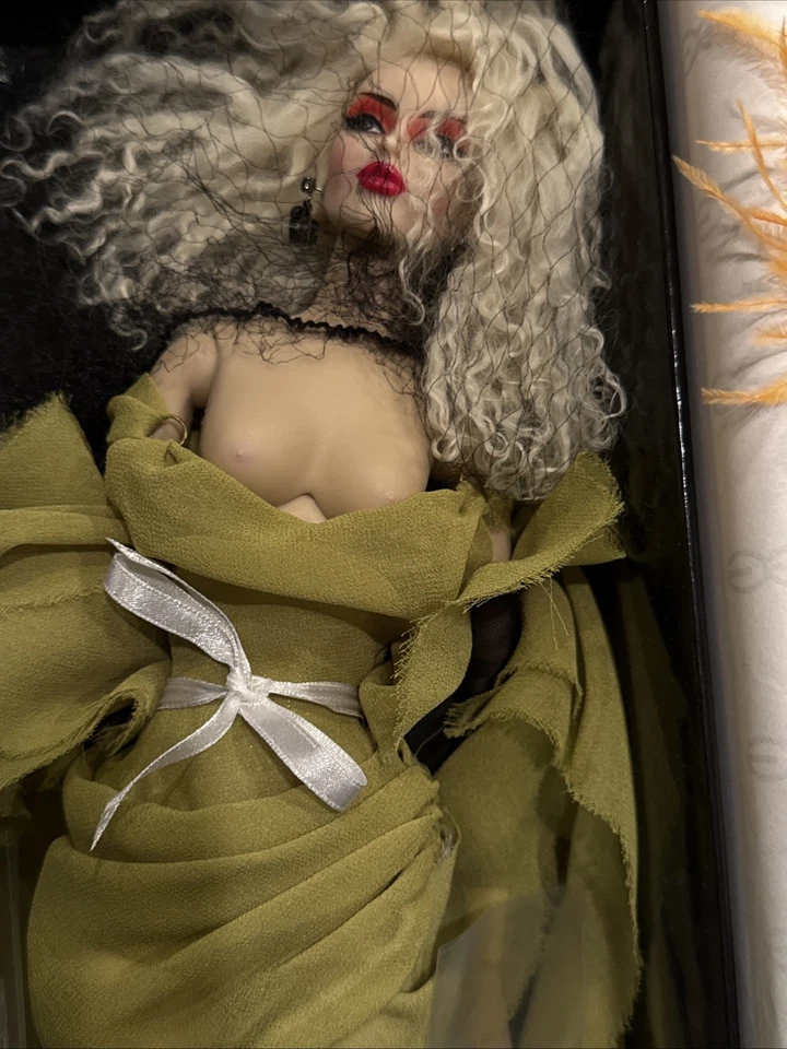 Boneca vestida 16" AvantGuards HotTrot Integrity Toys Jason Wu certificado de autenticidade - Imagem 2 de 4