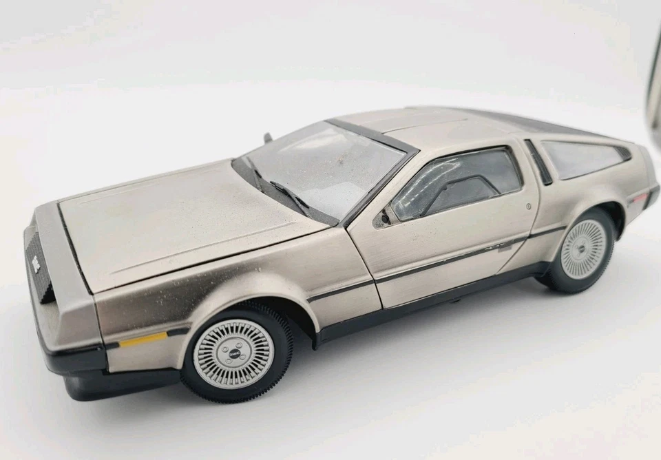 Sun Star 1/18 1981 DeLorean LK (DMC-12) 压铸模型无盒缺少左镜 — 第 2/4 张图片