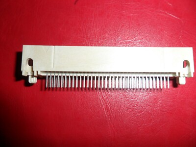 68 Contact Male 4 wall Tripolarized Header 810 series 81068-600403 3M LOT OF 1