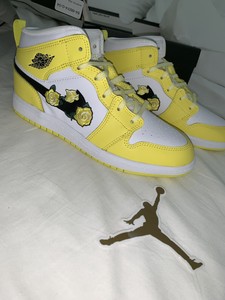 nike yellow rose