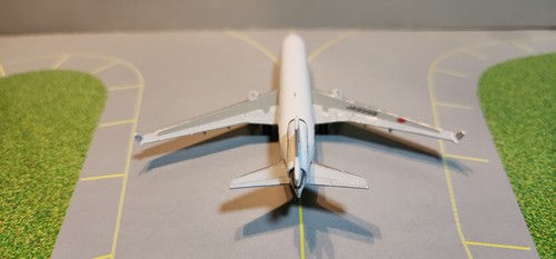 MODELOS STARJET JAPAN AIR LINEES ""J-BIRD"" MD-11 ESCALA 1:500 MODELO DE METAL DIECAST - Imagen 6 de 8