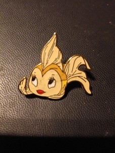 Disney Pinocchio Shy Cleo Goldfish Pin 2000