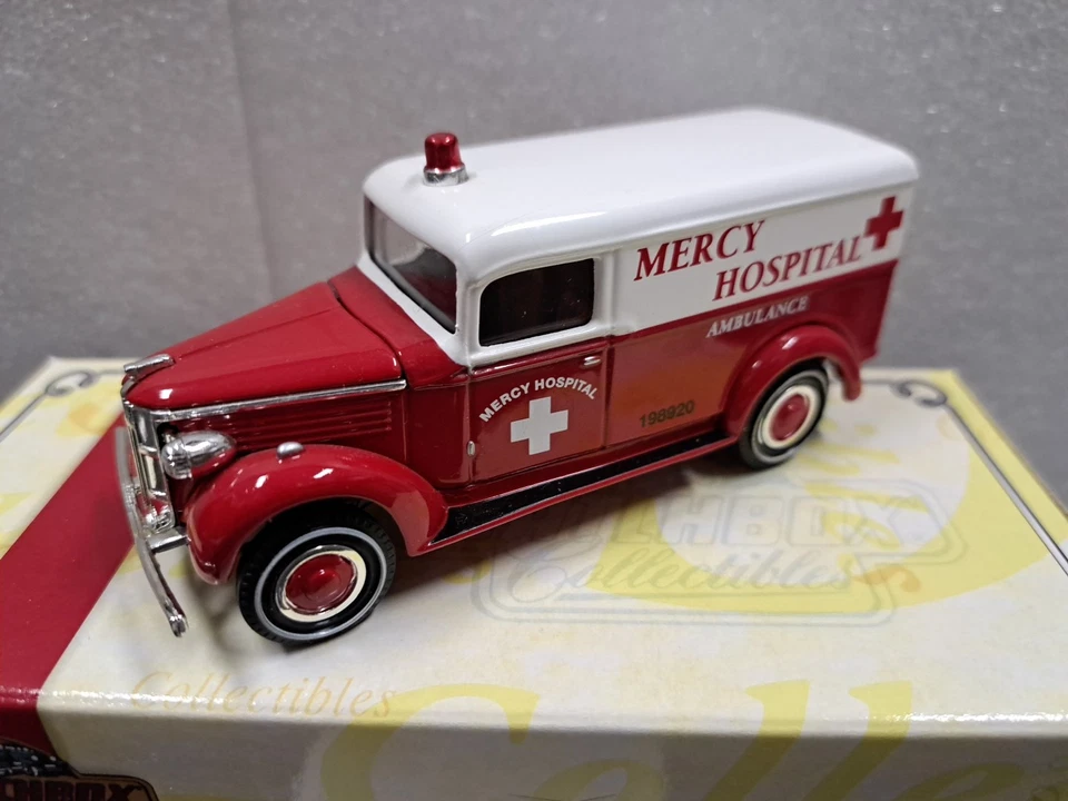 1/43 Matchbox Mercy Hospital Ambulance 1937 GMC B11* - Image 4 of 4