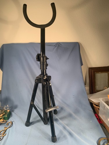 Belmonce Baritone Saxophone On Stage  Collapsible Tripod Stand