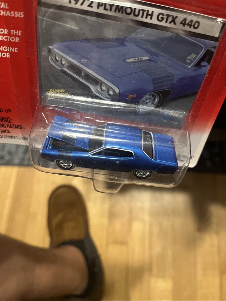Johnny Lightning Mopar Muscle 1972 Plymouth GTX 440 azul - Imagem 3 de 4
