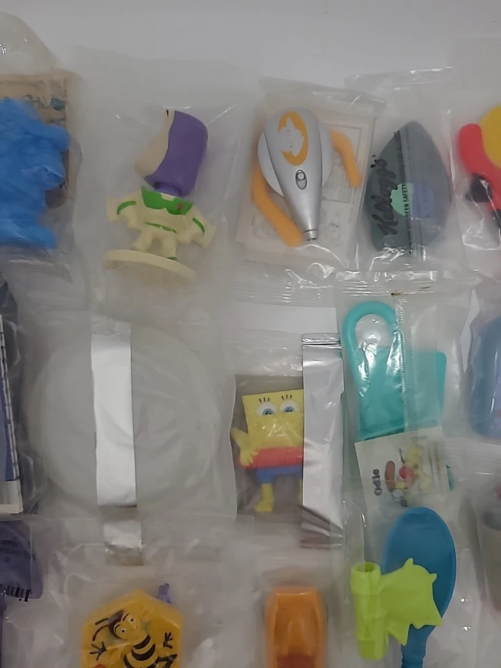 LOTE MIXTO DE COLECCIÓN DE 50 PRIMAS/JUGUETES DE CEREALES SELLADOS Kellogg’s-Disney Etc... Foto 3 de 4