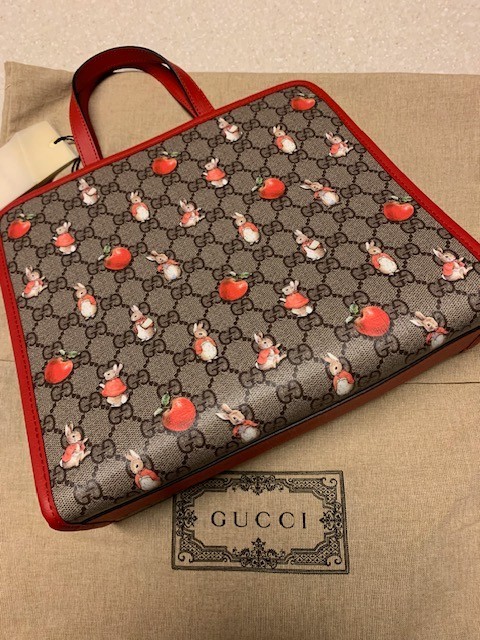 2点セットGUCCI × PETER RABBIT ロンパース&スタイ GUCCI Peter Rabbit Tote Bag PVC Leather Red Apple Print NEW | eBay