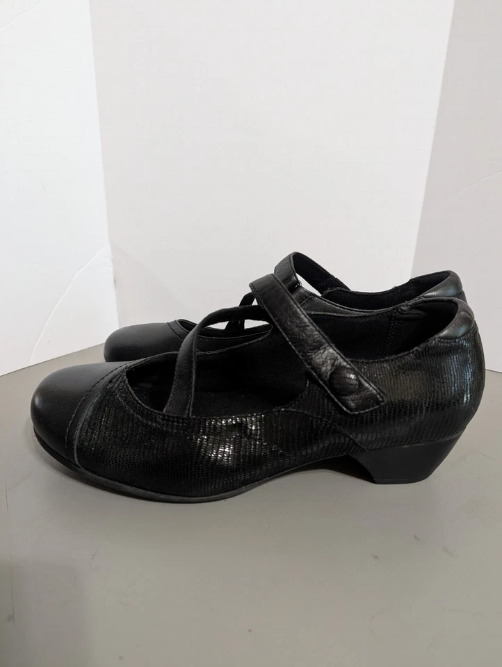 Zapatos de salón Aravon para mujer talla 11 EE Portia Mary Jane, negros. Foto 3 de 4