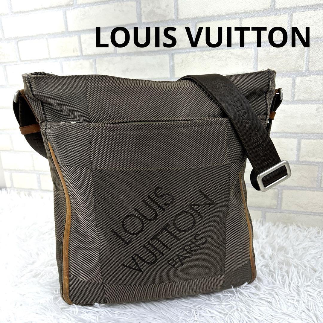 Louis Vuitton Damier Geant Companion Shoulder Bag for Men From Japan i3040