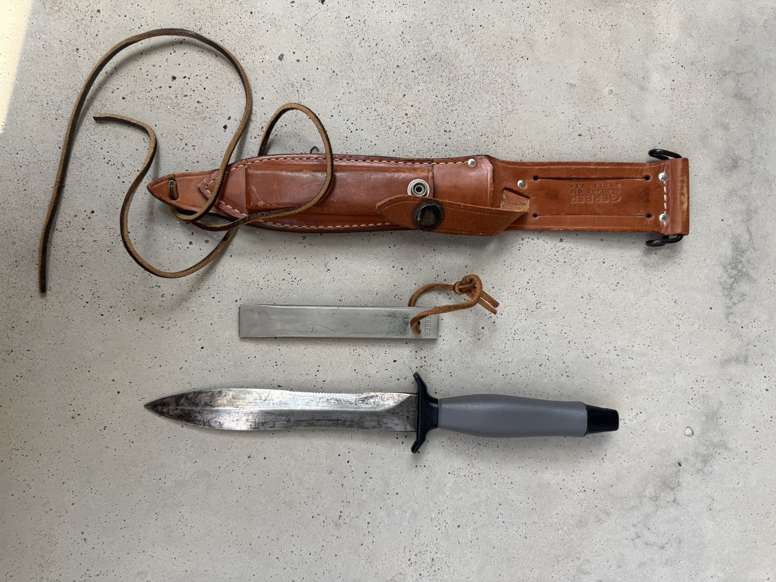 1973 VIETNAM ERA GERBER MARK II MK2 COMBAT KNIFE 97223 SHEATH SHARPENER NICE!