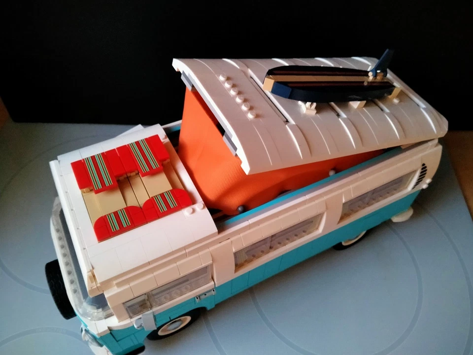 LEGO Icons 10279 Volkswagen T2 Camper Van, photo 2 sur 5