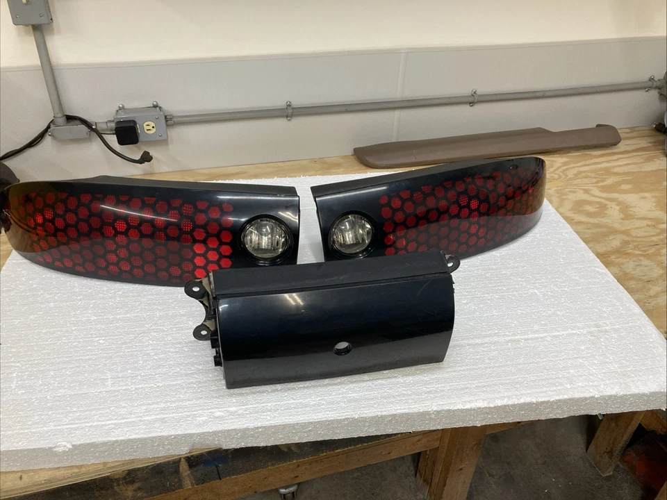 93-02 PONTIAC FIREBIRD TAIL LIGHTS HONEYCOMB NICE 93-02 TRANS AM TAIL LIGHTS — 第 2/4 张图片