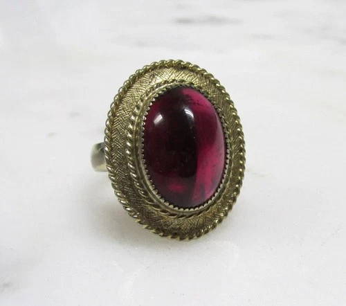 Vintage Whiting & Davis Gold Tone Red Glass Cabochon Ring ~ 9-D759