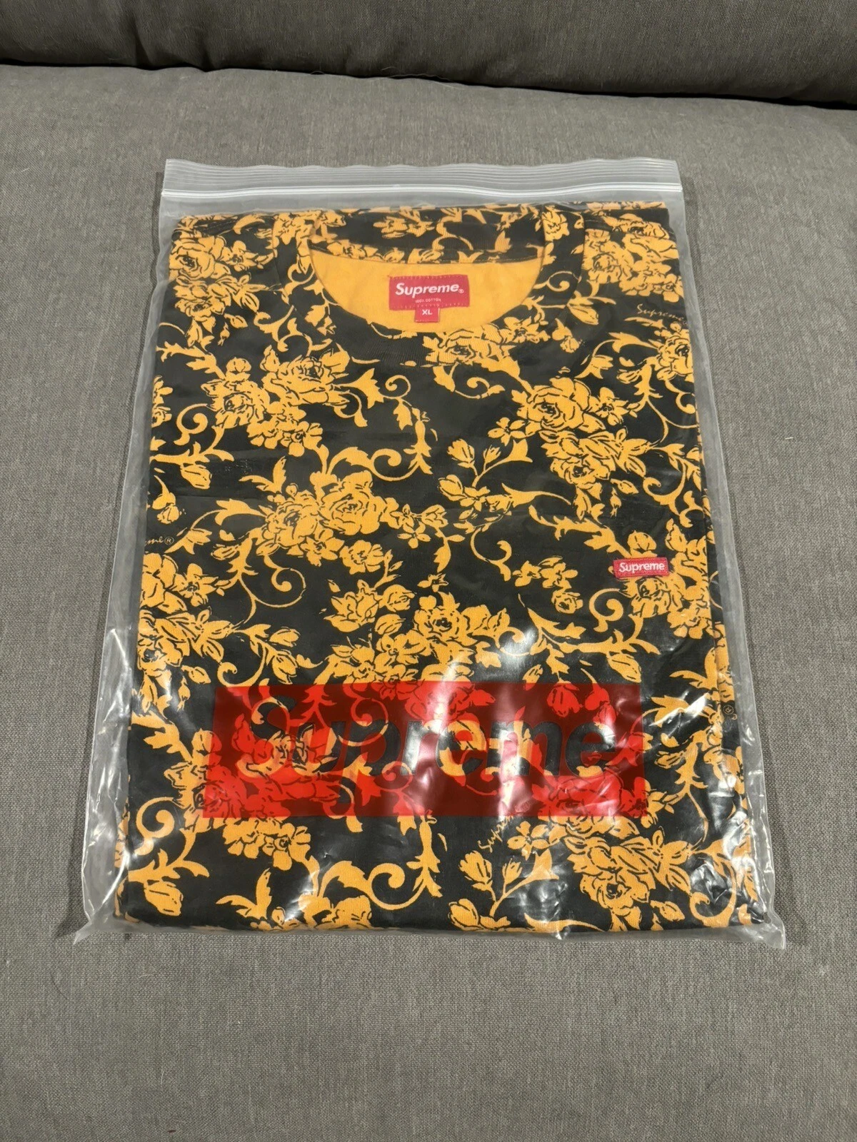 supreme petite boite fleur noir t shirt