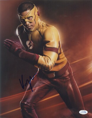 The Flash Keiynan Lonsdale Autographed Signed 11x14 Photo ACOA #1