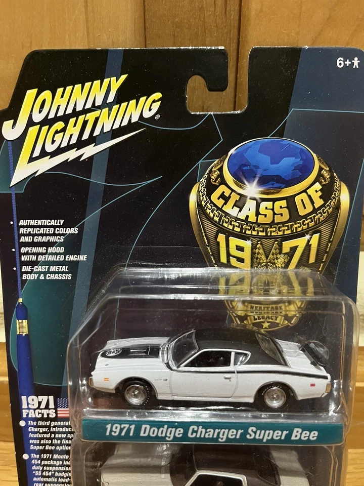 1/64 JOHNNY LIGHTNING CLASS OF 1971 DODGE CHARGER & CHEVROLET MONTE CARLO CREAM - Image 3 of 4