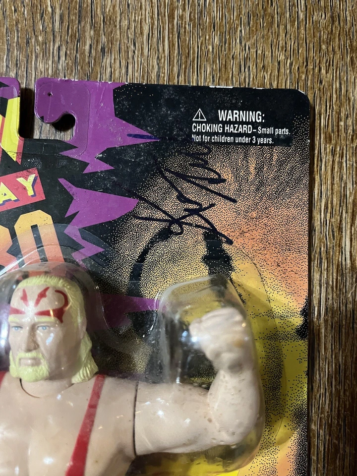 Figura de acción WCW MONDAY NITRO 1997 The Taskmaster -- Autografiada Foto 2 de 3