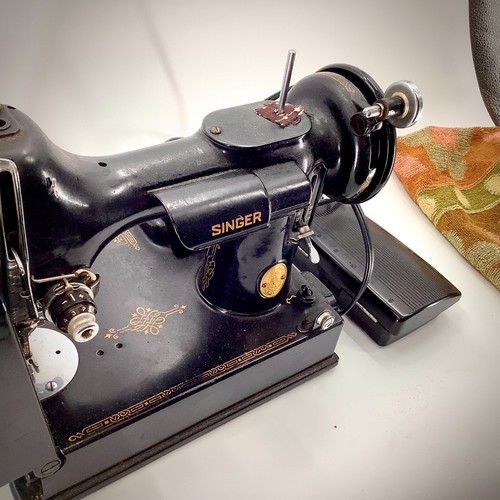 WORKS Vintage Singer 3110 Electric Sewing Machine Featherweight W/Case