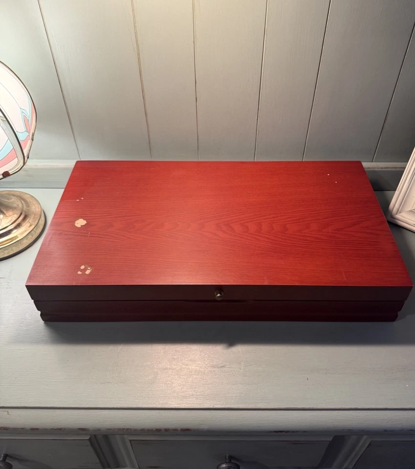 Винтажный деревянный сундук для хранения столовых приборов коричневый сервиз 12 столовых приборов. Чипирование - Изображение 2 из 4