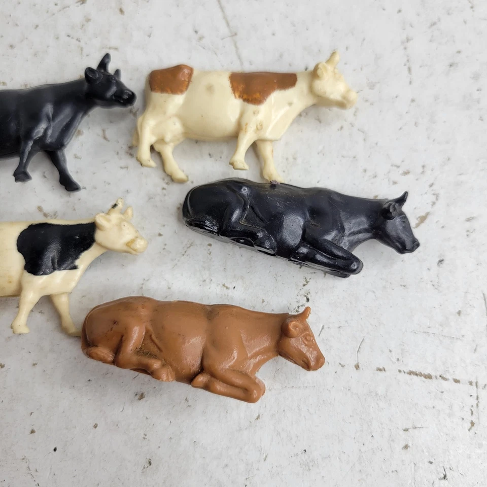 Plasticville O Scale Barnyard Animals Cows lot of 5 - Image 3 of 4
