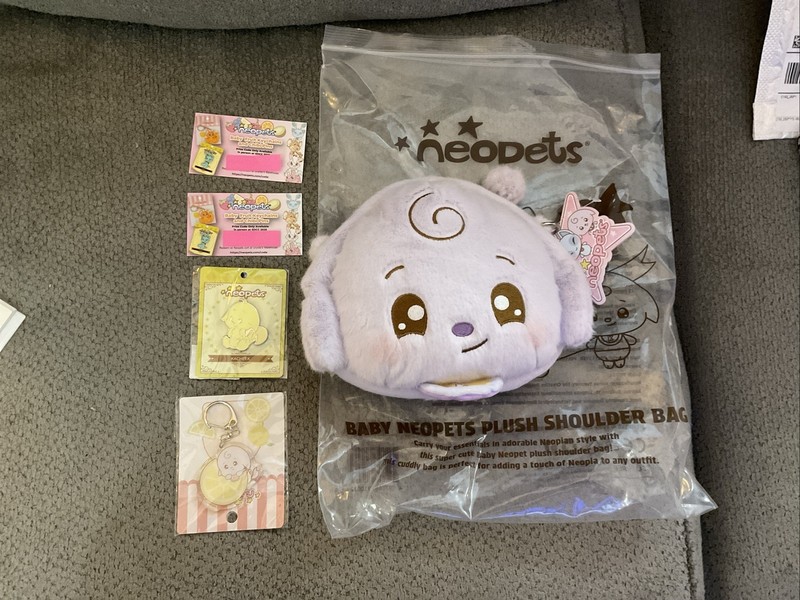 sdcc 2025 exclusive Neopets Kacheek BUNDLE With Plush Purse,PIN,keychain, Codes1