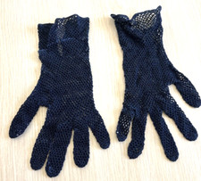 VINTAGE LADIES CROCHETED NAVY GLOVES CARYN 24