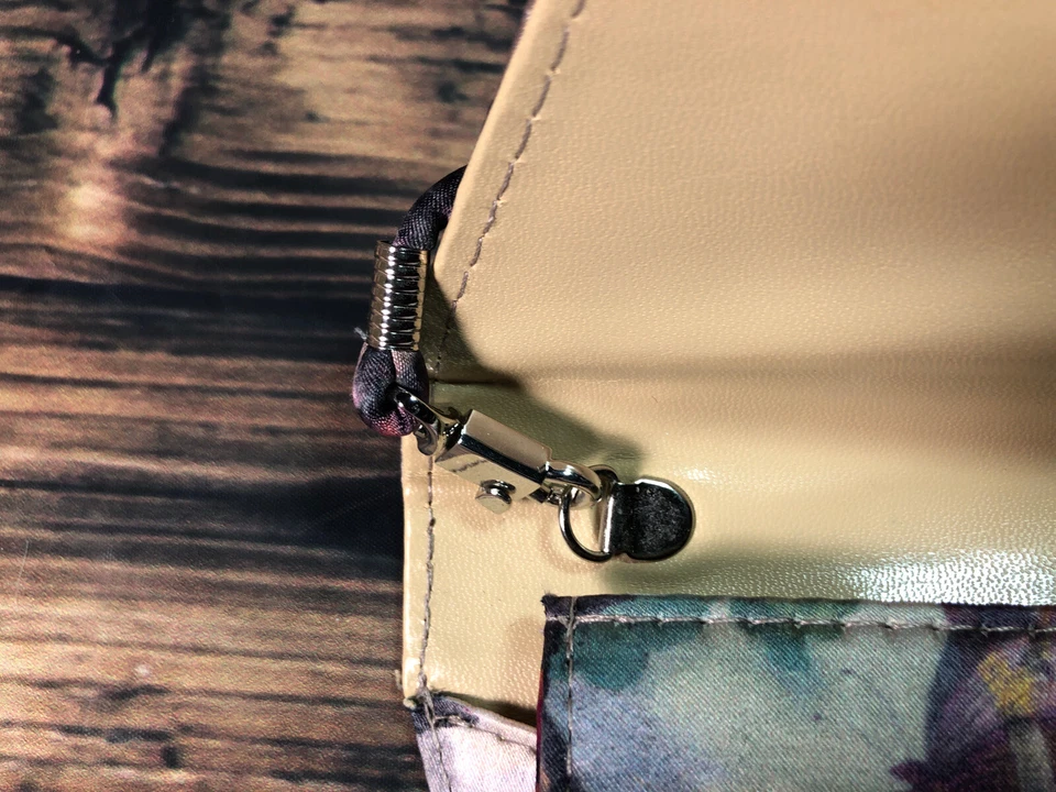 Bolso sin asas floral multicolor J. Renee se convierte en correa para el hombro. Foto 4 de 4