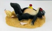 Charming Tails Stewart's Day In The Sun Skunk Figurine by Fitz & Floyd