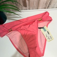 Fondo bikini Shore rosa corallo con accenti di anello oro