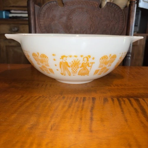 Pyrex Amish Butterprint Pumpkin Orange Cinderella  444 Mixing Bowl 4 Qt. Nice