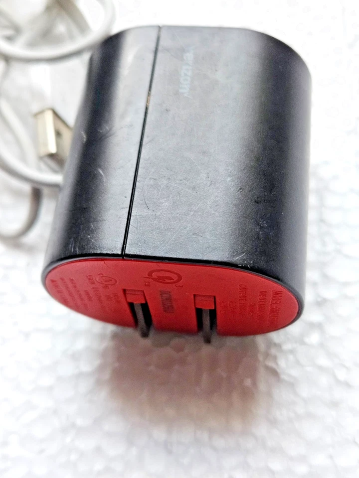 Cargador de pared enchufable de 5V OEM Verizon USB atractivo y modelo rápido 580245A031 Foto 2 de 4