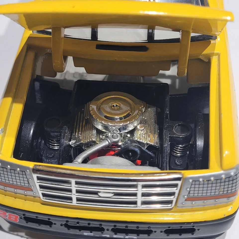 1995 Racing Collectables Club of America #28 Ernie Irvan Race Truck Bank - Image 4 of 4