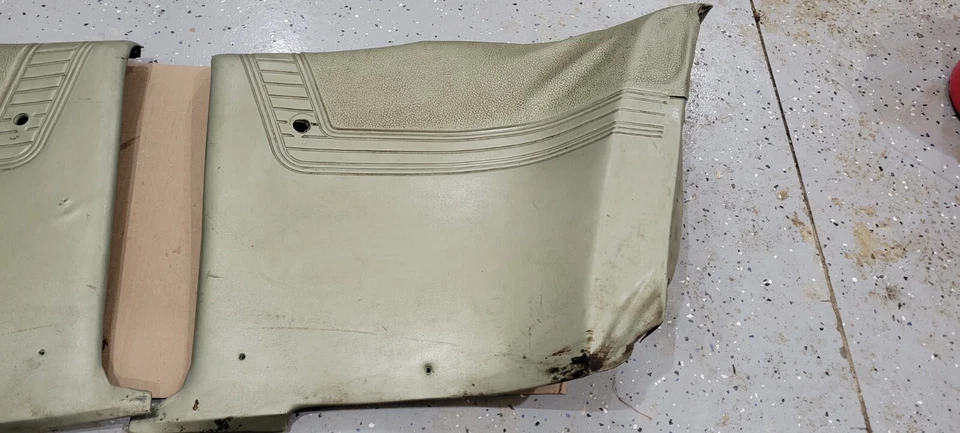 Mercury Cougar 1969 estándar interior rueda trasera pozo paneles moldura par original Foto 3 de 4