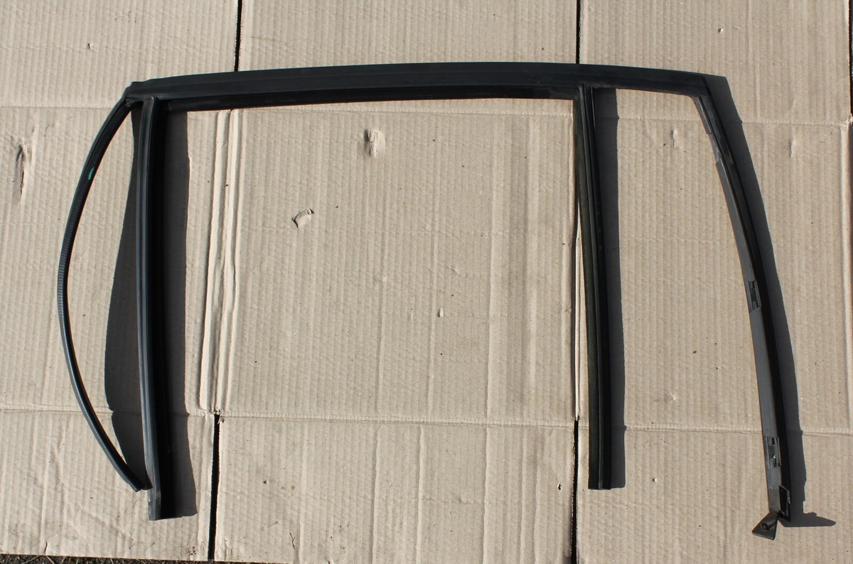 GENUINE BMW E34 TOURING REAR LEFT DOOR WINDOW GUIDE RUBBER SEAL