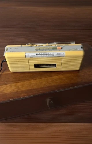 Vintage REALISTIC AM/FM Stereo Tape Player boombox SCR-34 14-752A off white