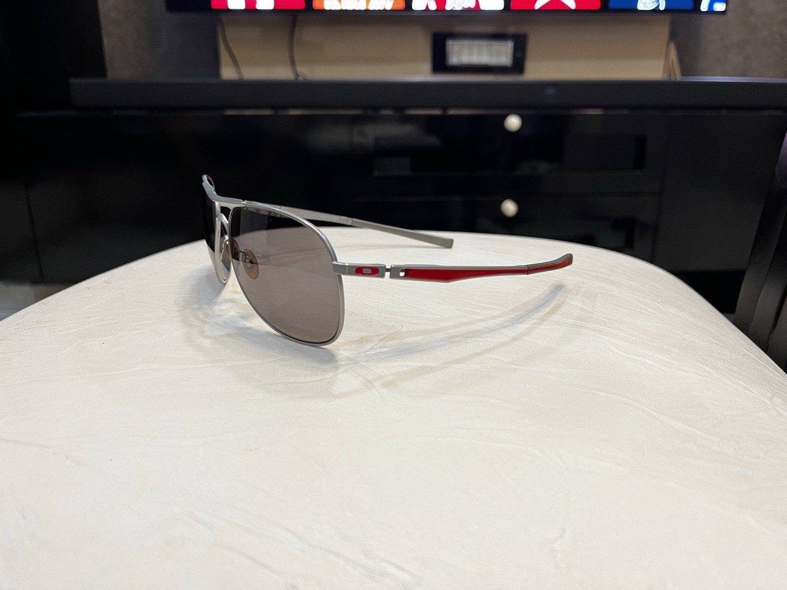 Oakley PLAINTIFF OO4057-08 Aviator Grey Red Sunglasses Authentic