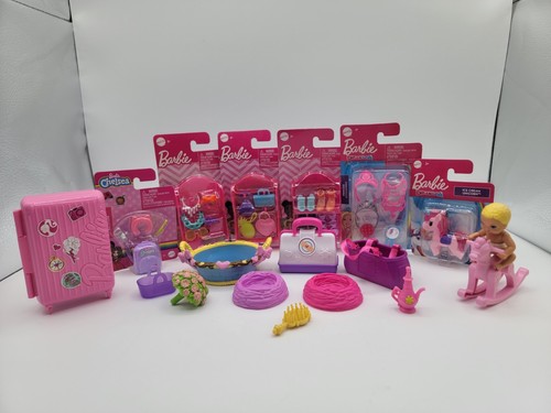 Lotto accessori Barbie scarpe, borse, animali unicorno animali domestici, bambino, cavallo a dondolo - Foto 1 di 9