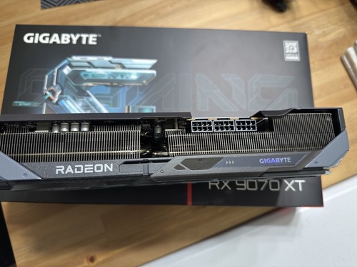 Gigabyte Radeon RX 9070 XT GAMING 16GB OC Graphics Card - Afbeelding 3 van 6