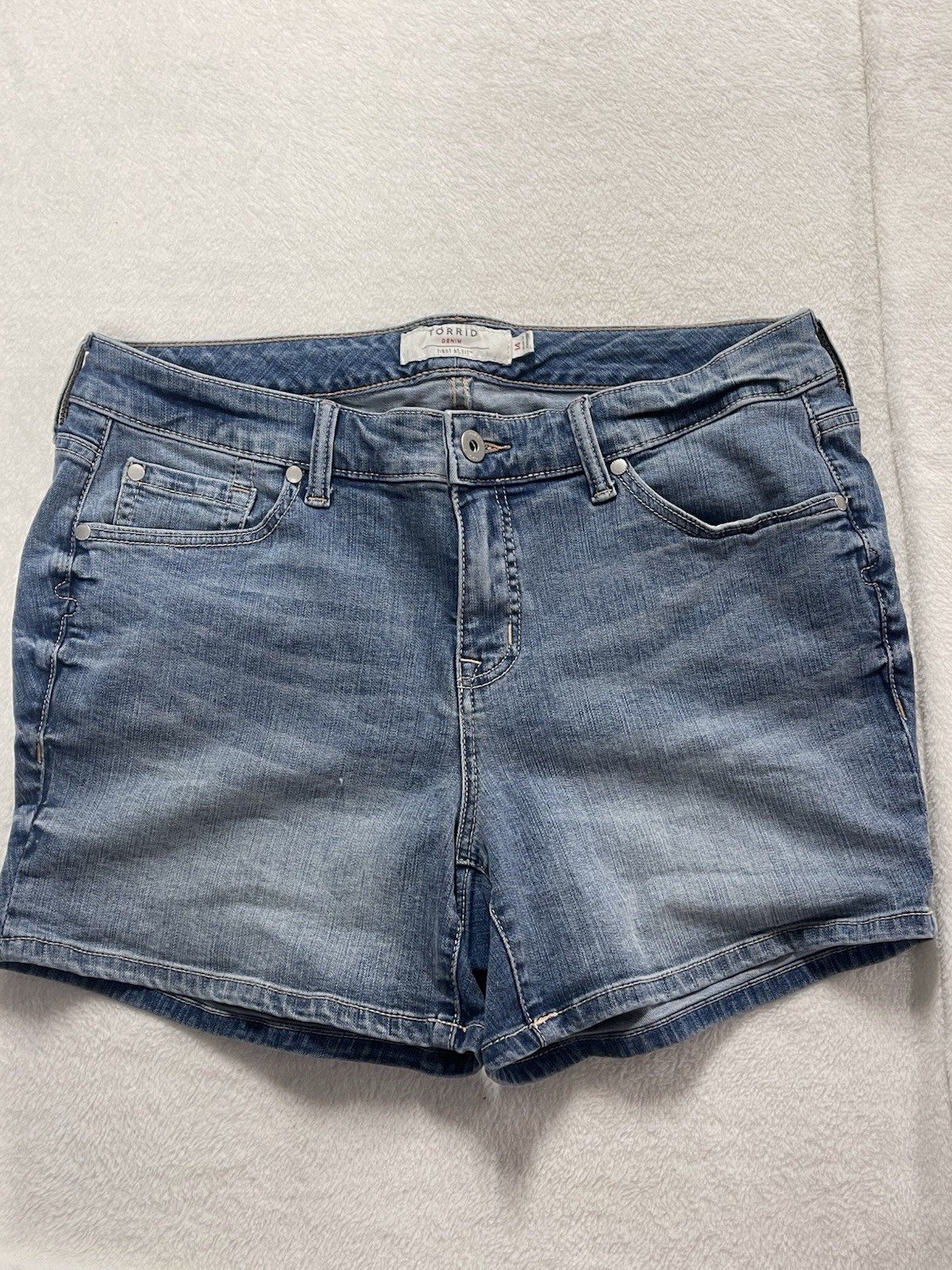 TORRID Denim Shorts Women's First at Fit Medium Wash Stretch Comfort Size 14