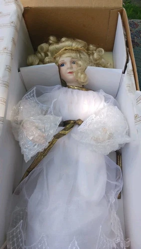 Ashton Drake The Guardian Angel #TA8160 - 1995 First Issue Under Her Wings W/kid