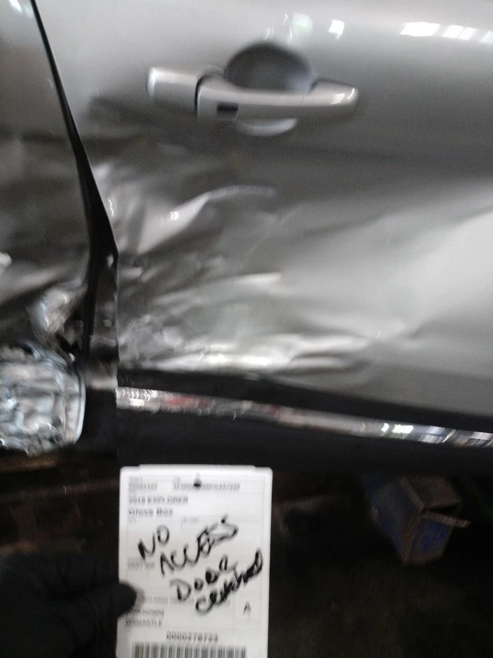 Guantera usada se adapta a: Ford Explorer 2019 grado A Foto 3 de 4