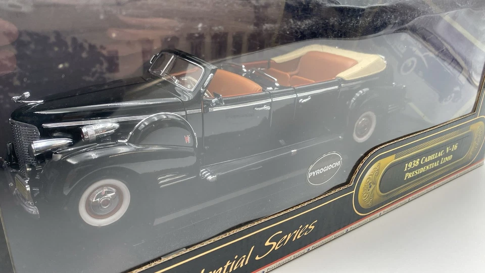 ROA24028 Road Signature Cadillac V-16 Presidential Limo 1938 1/24 - Immagine 2 di 4