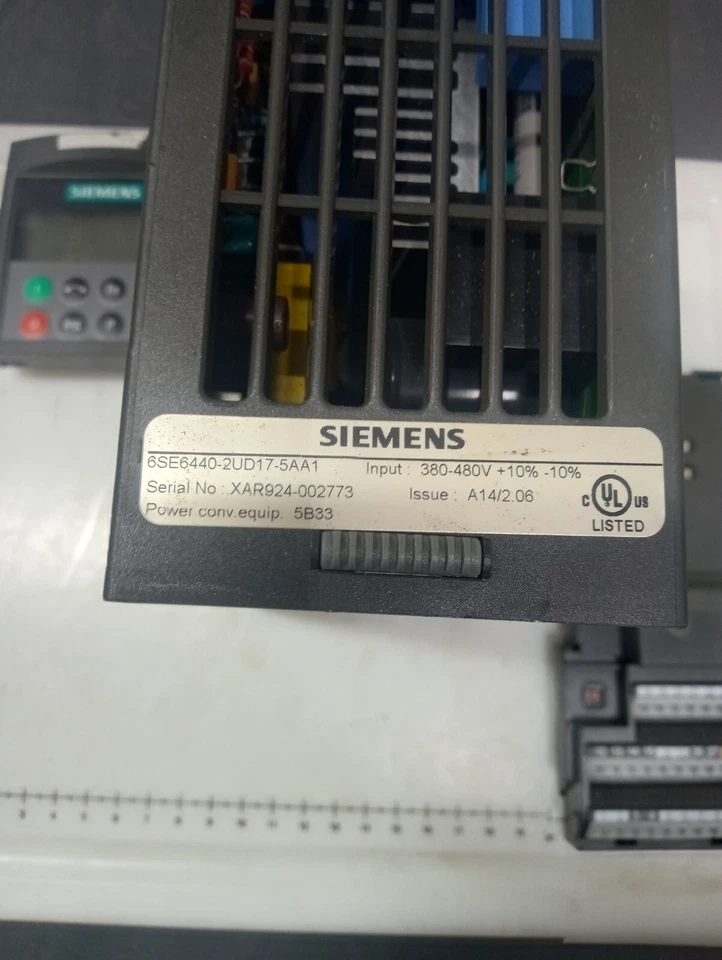 Siemens MicroMaster440 6SE6440-2UD17-5AA1 Input 380v-480v 6SE6440-0BP00-0AA0  - Image 2 of 4