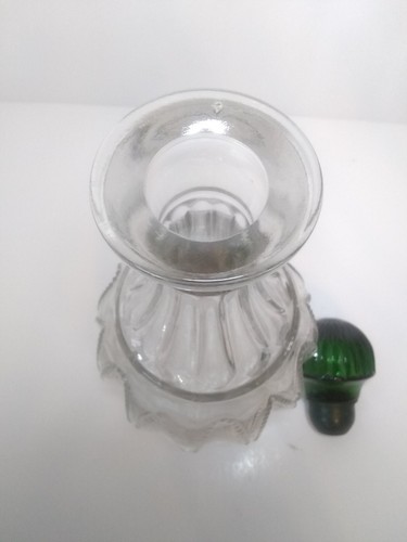 Clear Etched Glass Decanter with Emerald Green Stopper (1980s) Avon 10 in - Picture 9 of 10